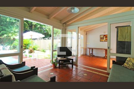 Casa à venda com 4 quartos, 242m² em Partenon, Porto Alegre