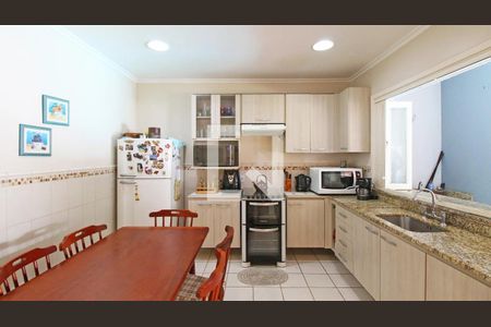 Casa à venda com 4 quartos, 242m² em Partenon, Porto Alegre