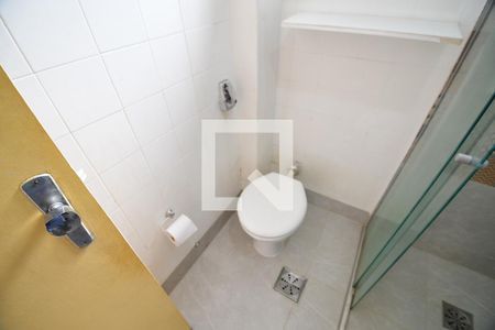 Banheiro de apartamento à venda com 1 quarto, 38m² em Centro, Campinas