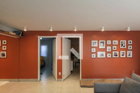 Sala de casa à venda com 4 quartos, 300m² em Jardim Jurema, São Paulo