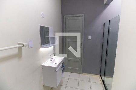 Banheiro de apartamento para alugar com 2 quartos, 74m² em Centro, Niterói