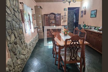 Casa à venda com 4 quartos, 239m² em Piratininga, Niterói