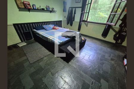 Casa à venda com 4 quartos, 239m² em Piratininga, Niterói