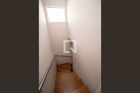 Escada de casa à venda com 3 quartos, 230m² em Vila Zat, São Paulo