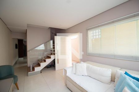 Sala de casa à venda com 3 quartos, 230m² em Vila Zat, São Paulo