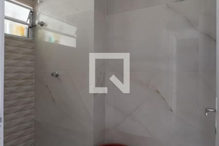 Banheiro de apartamento para alugar com 2 quartos, 44m² em Jardim Guilhermino, Guarulhos