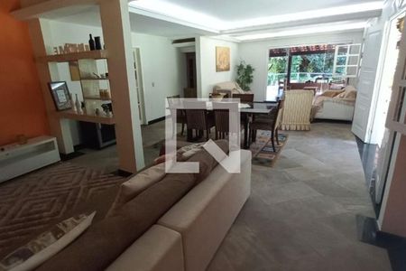 Casa à venda com 5 quartos, 228m² em Maria Paula, Niterói