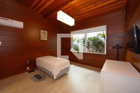 QUARTO1 de casa à venda com 4 quartos, 300m² em Belvedere, Belo Horizonte