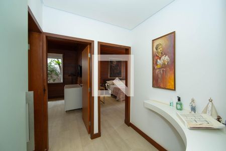 CIRCULACAO de casa à venda com 4 quartos, 300m² em Belvedere, Belo Horizonte