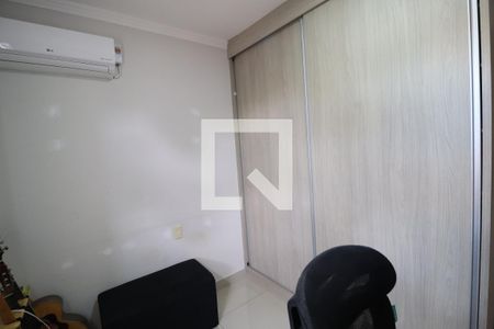 Quarto 1 de apartamento para alugar com 2 quartos, 65m² em Santa Mônica, Uberlândia