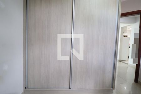 Quarto 1 de apartamento para alugar com 2 quartos, 65m² em Santa Mônica, Uberlândia