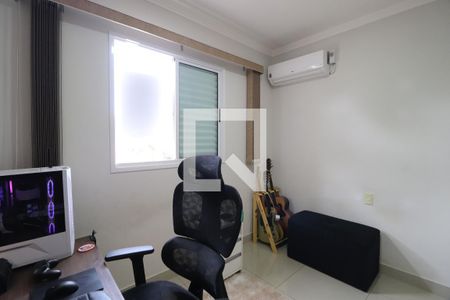 Quarto 1 de apartamento para alugar com 2 quartos, 65m² em Santa Mônica, Uberlândia