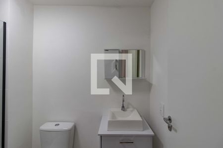 Banheiro da Suíte de apartamento para alugar com 1 quarto, 26m² em Parque Industrial Tomas Edson, São Paulo