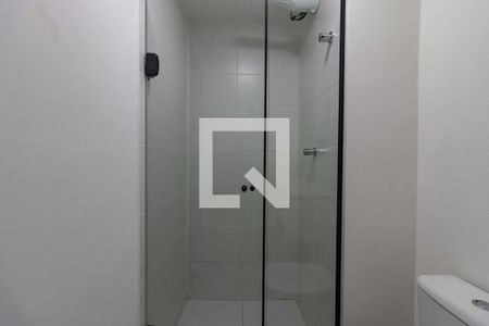 Banheiro da Suíte de apartamento para alugar com 1 quarto, 26m² em Parque Industrial Tomas Edson, São Paulo