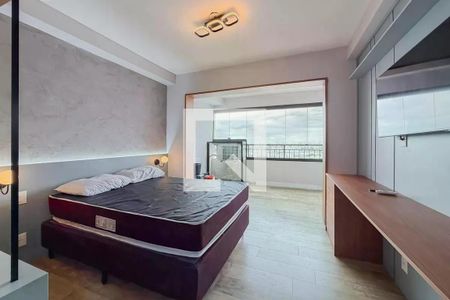 Quarto com cama de casal, iluminação adequada e vista para a cidade. de apartamento para alugar com 1 quarto, 28m² em Ipiranga, São Paulo