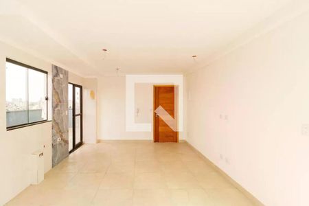 Parede com porta de madeira e janela com vista para a cidade. de apartamento à venda com 2 quartos, 119m² em Vila Nivi, São Paulo