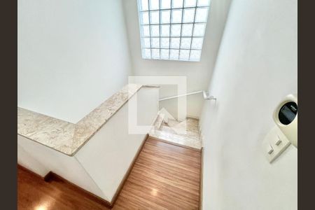 Escada de casa para alugar com 3 quartos, 134m² em Casa Verde Média, São Paulo