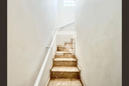 Escada de casa para alugar com 3 quartos, 134m² em Casa Verde Média, São Paulo