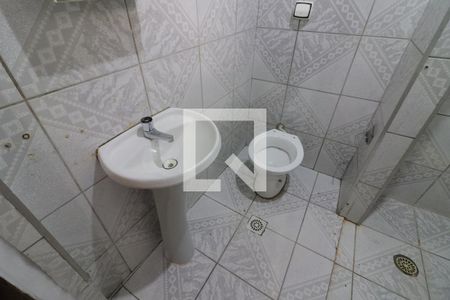 Banheiro de casa para alugar com 1 quarto, 35m² em Quitaúna, Osasco
