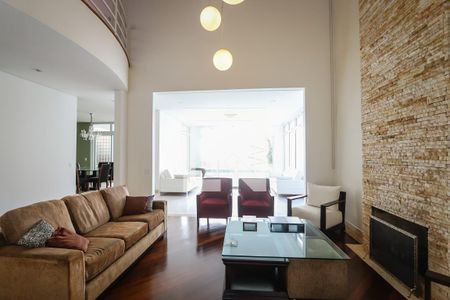 Sala da Lareira de casa para alugar com 4 quartos, 700m² em Jardim Guedala, São Paulo