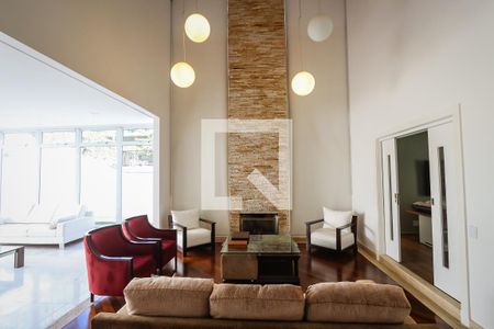 Sala da Lareira de casa para alugar com 4 quartos, 700m² em Jardim Guedala, São Paulo