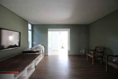 Sala de TV de casa para alugar com 6 quartos, 700m² em Jardim Guedala, São Paulo