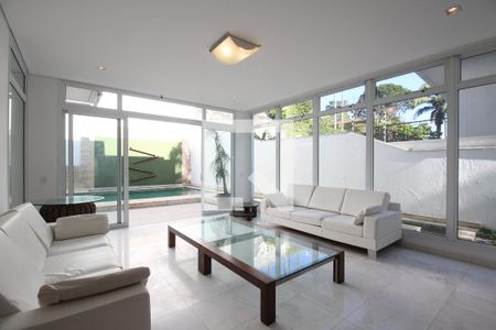 Sala 2 de casa para alugar com 6 quartos, 700m² em Jardim Guedala, São Paulo
