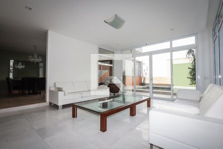 Sala de casa para alugar com 4 quartos, 700m² em Jardim Guedala, São Paulo