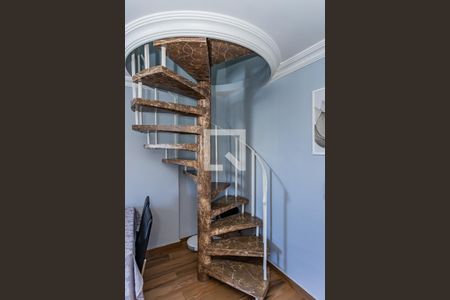 Escada de apartamento à venda com 2 quartos, 60m² em Vila Primavera, São Paulo