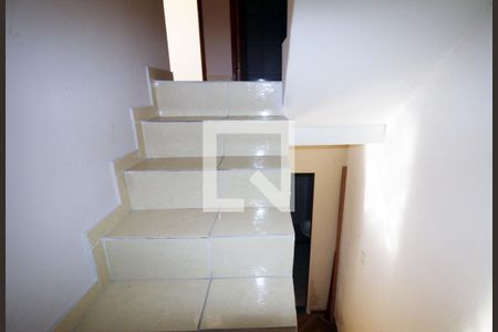 Sala - Escada 2º piso de casa à venda com 2 quartos, 75m² em Colégio, Rio de Janeiro