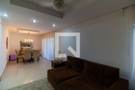 Casa à venda com 3 quartos, 450m² em Itaipu, Niterói