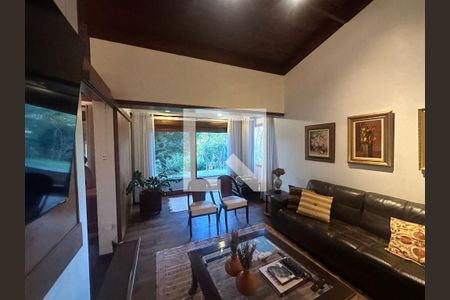Sala de TV de casa de condomínio para alugar com 5 quartos, 400m² em Jardim Parnaiba, Barueri