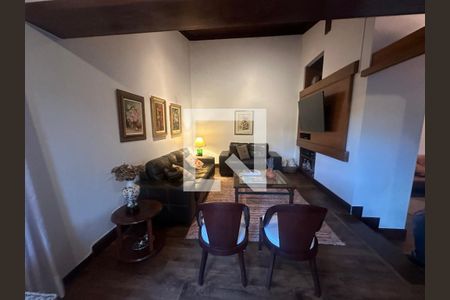 Sala de TV de casa de condomínio para alugar com 5 quartos, 400m² em Jardim Parnaiba, Barueri