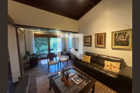 Sala de TV de casa de condomínio para alugar com 5 quartos, 400m² em Jardim Parnaiba, Barueri