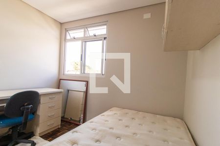 Quarto 1 de apartamento para alugar com 2 quartos, 58m² em Uberaba, Curitiba