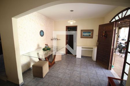 Sala de casa à venda com 3 quartos, 190m² em Conjunto Ademar Maldonado, Belo Horizonte