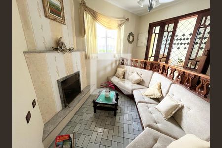 Sala de casa à venda com 3 quartos, 239m² em Parque Peruche, São Paulo