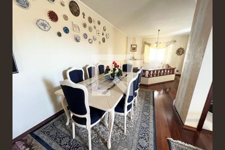 Sala de casa à venda com 3 quartos, 239m² em Parque Peruche, São Paulo