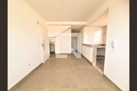 Apartamento à venda com 2 quartos, 61m² em Esplanada, Belo Horizonte