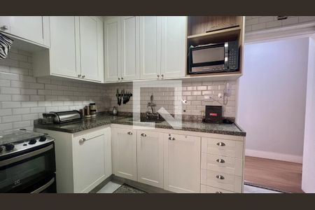 Cozinha de apartamento à venda com 2 quartos, 72m² em Cambuí, Campinas