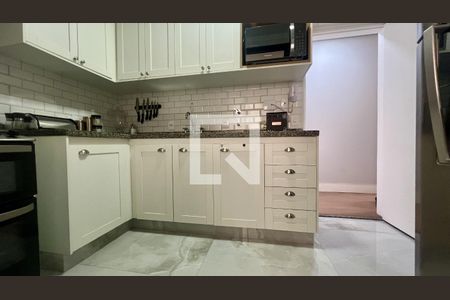 Cozinha de apartamento à venda com 2 quartos, 72m² em Cambuí, Campinas