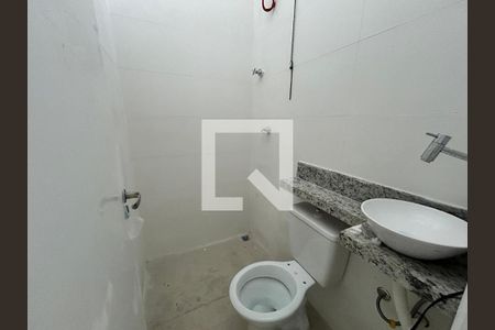 Banheiro de casa à venda com 2 quartos, 130m² em Santa Branca, Belo Horizonte
