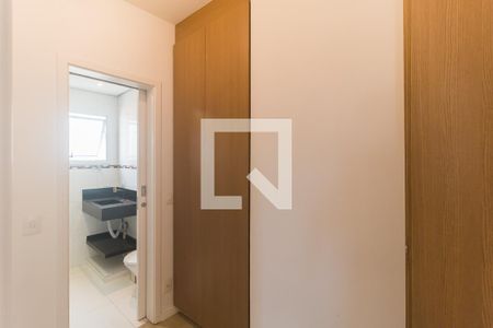 Corredor de apartamento para alugar com 2 quartos, 65m² em Loteamento Mogilar, Mogi das Cruzes