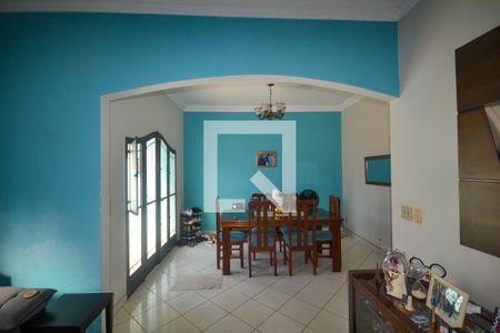 Casa para alugar com 4 quartos, 184m² em Viga, Nova Iguaçu