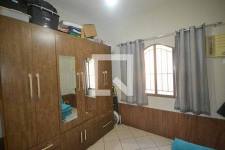 Quarto 1 de casa para alugar com 4 quartos, 184m² em Viga, Nova Iguaçu