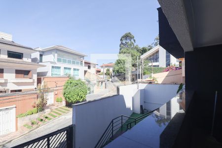 Vista  de casa de condomínio à venda com 3 quartos, 500m² em Vila Irmaos Arnoni, São Paulo