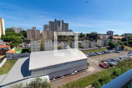 VISTA DA SACADA de apartamento à venda com 4 quartos, 130m² em Mansões Santo Antônio, Campinas