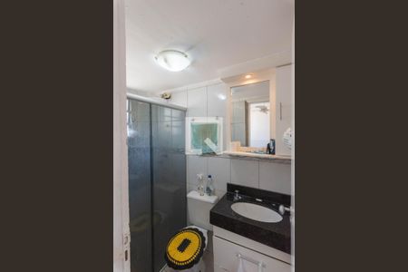 Banheiro da Suíte de apartamento para alugar com 3 quartos, 63m² em Vila Satúrnia, Campinas