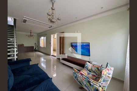 Sala de casa à venda com 3 quartos, 204m² em Jardim das Flores, Osasco