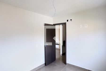 Quarto de kitnet/studio à venda com 1 quarto, 40m² em Santa Efigênia, Belo Horizonte